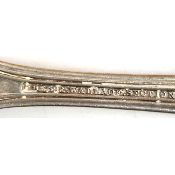 1835 R Wallace Sectional Extra silverplate serving spoon 8.5 in long x 2 inch - Picture 3 of 10